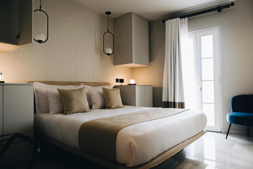 Dvoulůžkový pokoj Deluxe s manželskou postelí, balkonem a výhledem na moře – Dock 1 Boutique Hotel